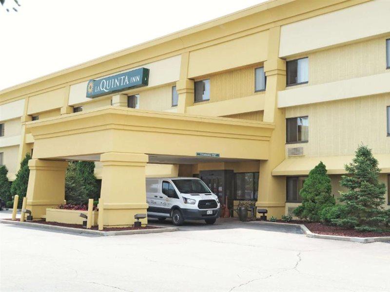 La Quinta Inn by Wyndham Milwaukee Airport / Oak Creek Bagian luar foto