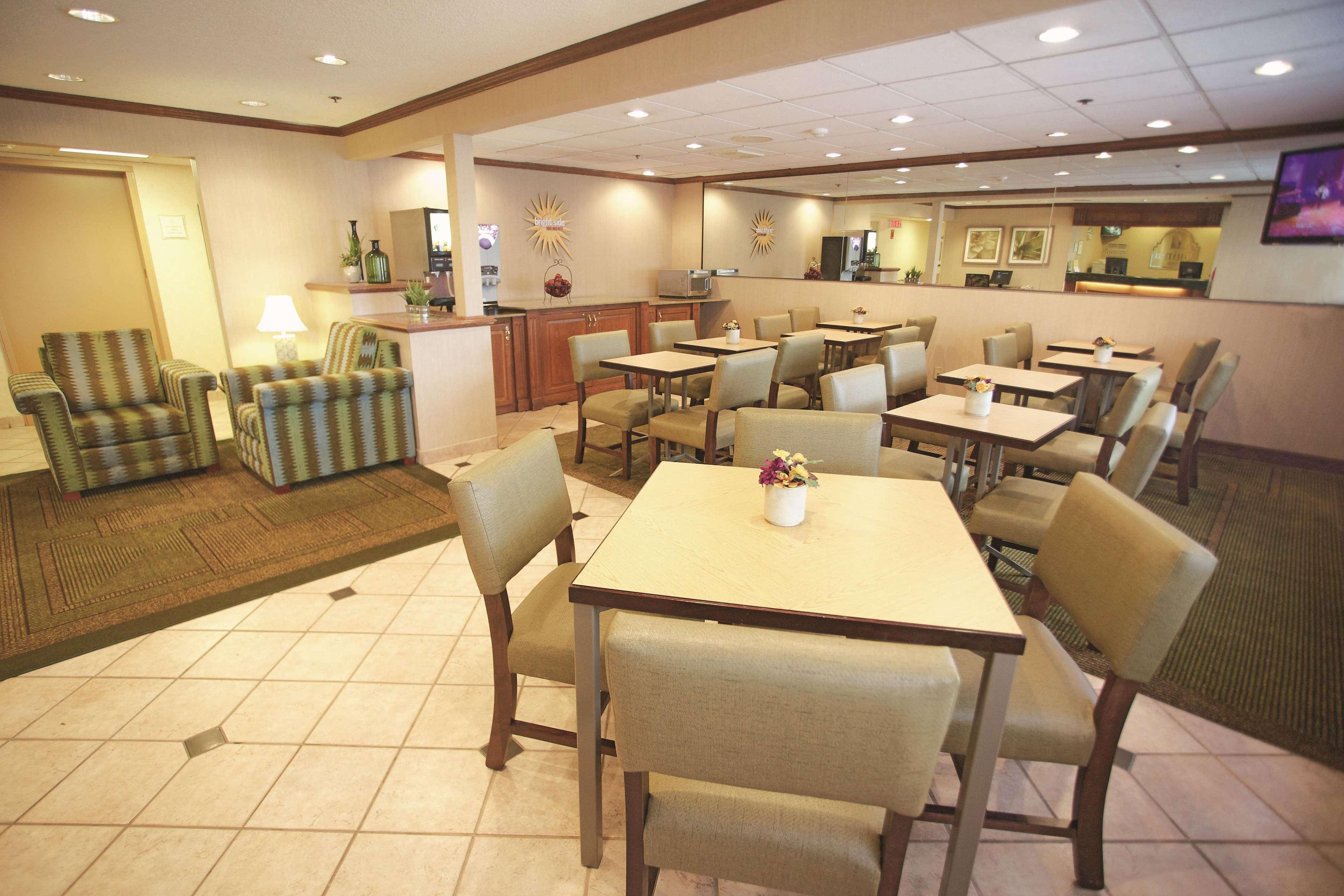 La Quinta Inn by Wyndham Milwaukee Airport / Oak Creek Bagian luar foto