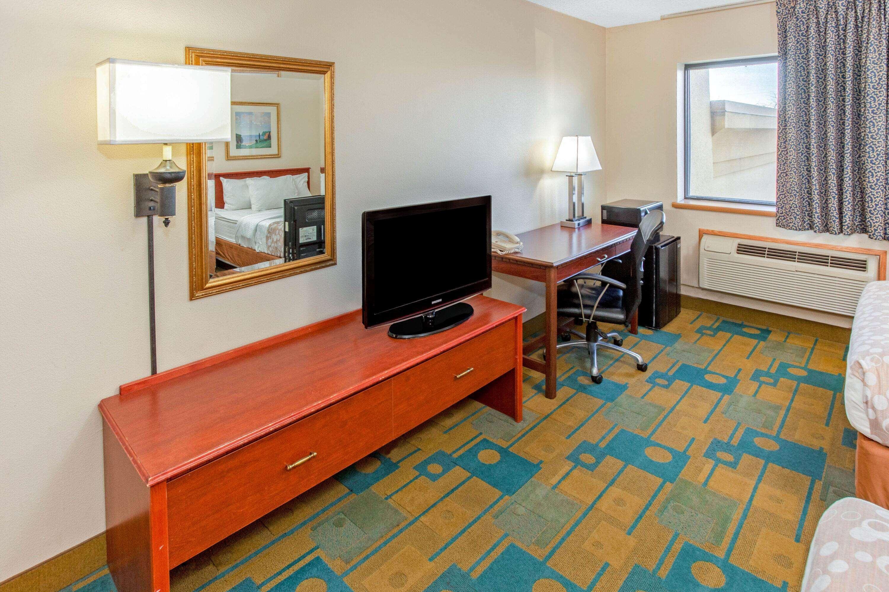 La Quinta Inn by Wyndham Milwaukee Airport / Oak Creek Bagian luar foto